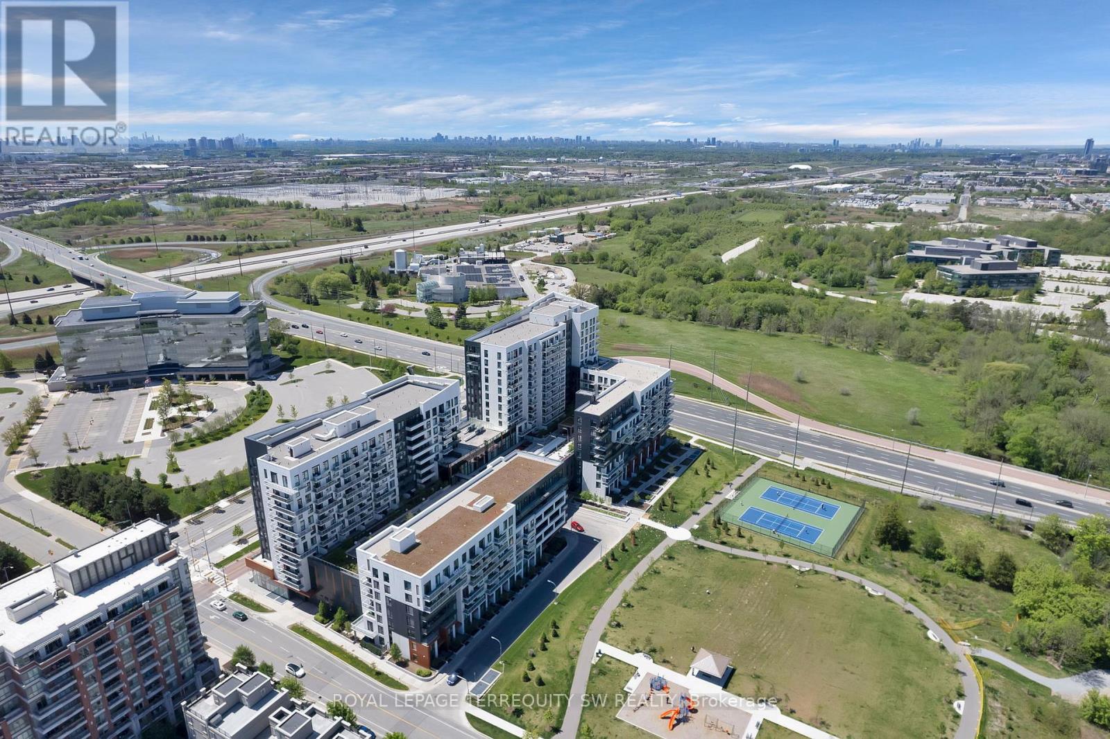 Photo 28 of 616 10 Rouge Valley Drive W, Markham ON