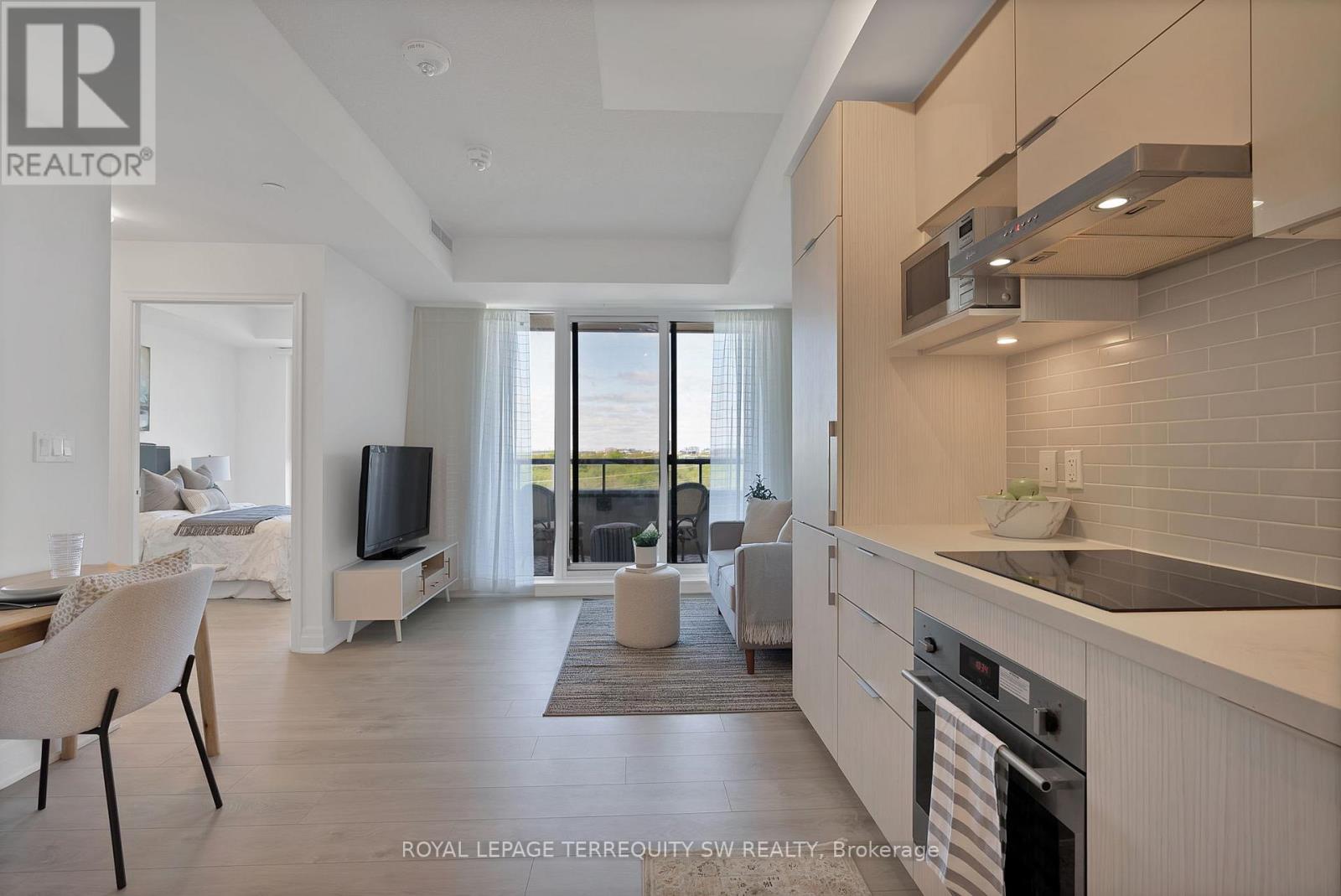 Photo 6 of 616 10 Rouge Valley Drive W, Markham ON