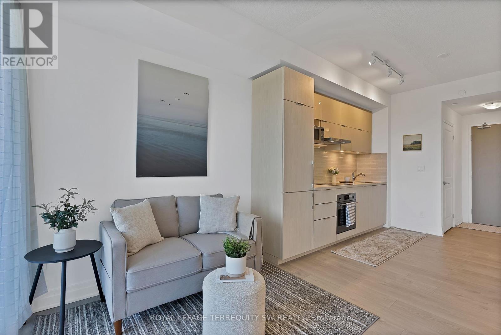 Photo 8 of 616 10 Rouge Valley Drive W, Markham ON