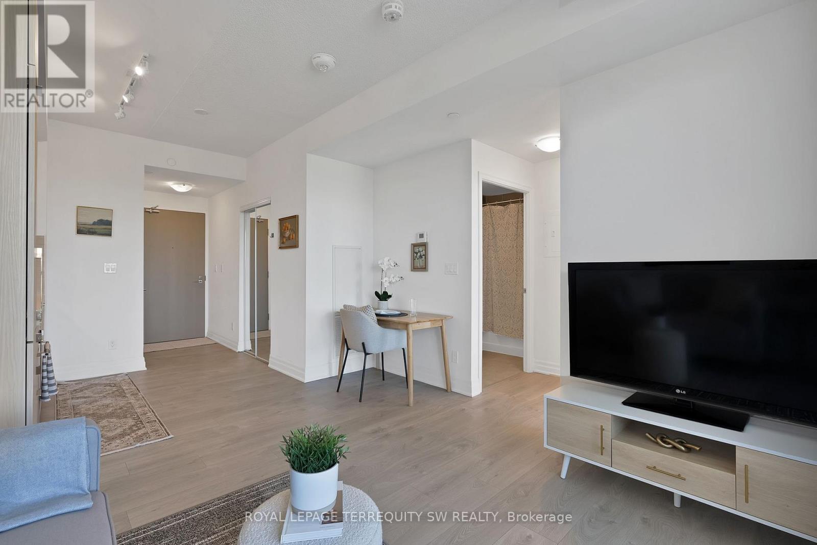 Photo 9 of 616 10 Rouge Valley Drive W, Markham ON