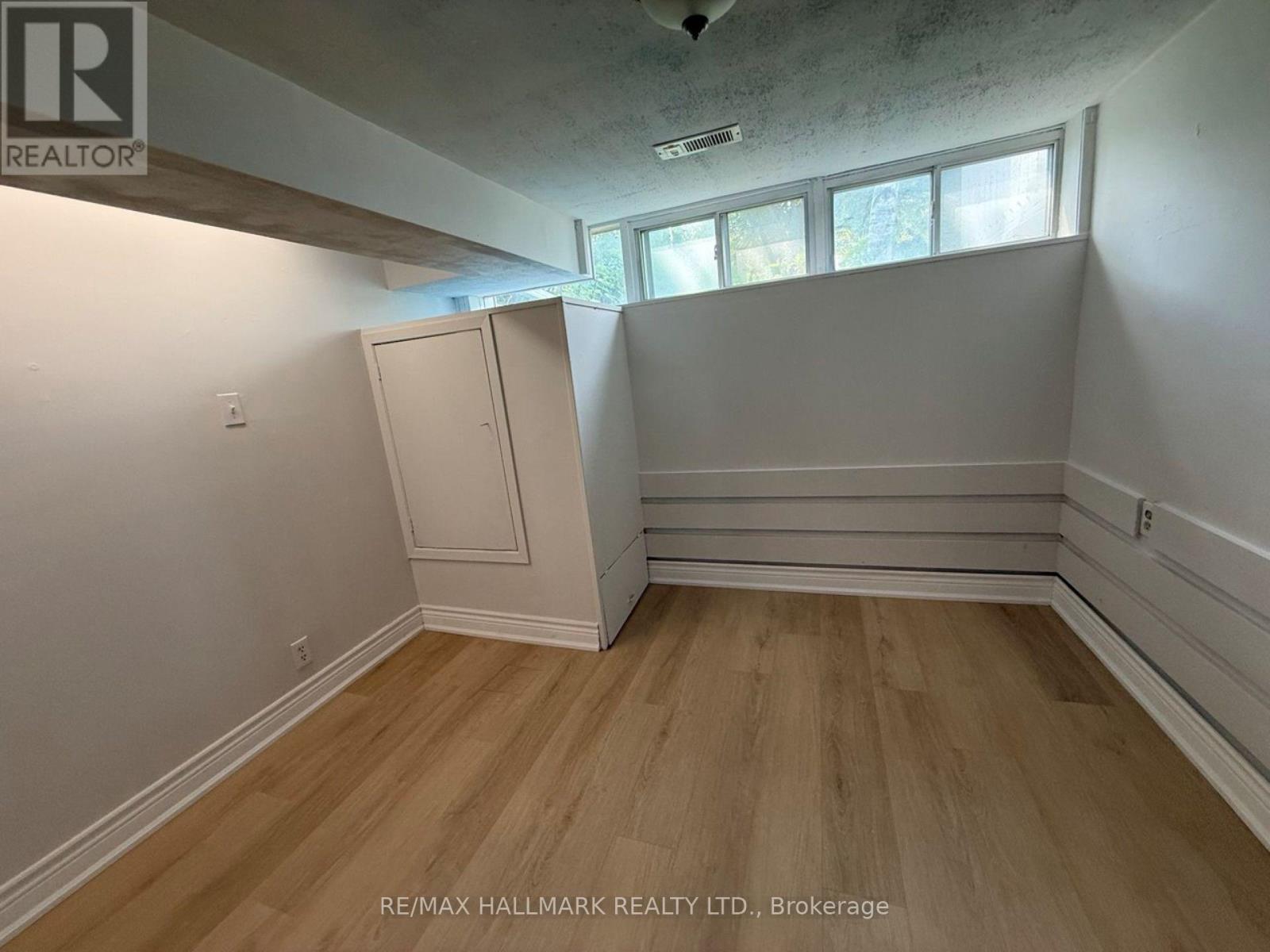 Photo 6 of Basement 25 Richardson Drive, Aurora ON