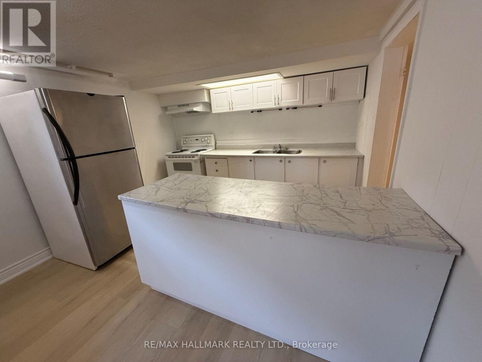 Photo 3 of Basement 25 Richardson Drive, Aurora ON
