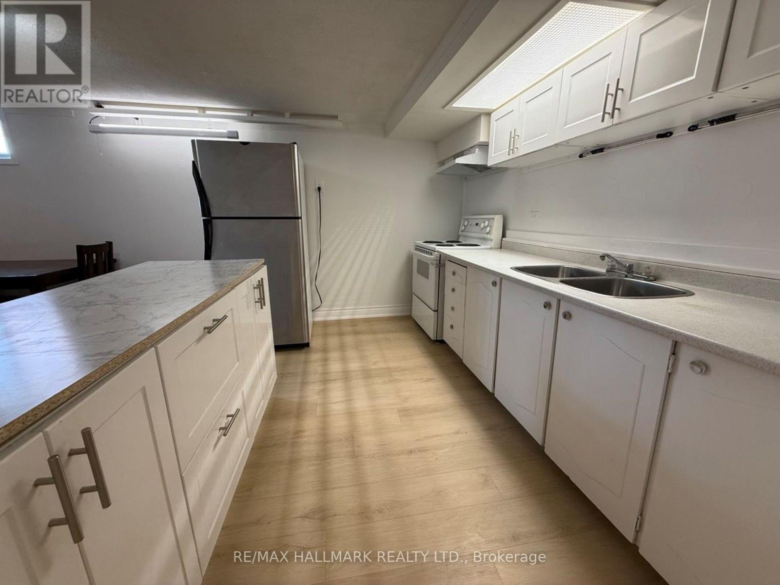 Photo 11 of Basement 25 Richardson Drive, Aurora ON