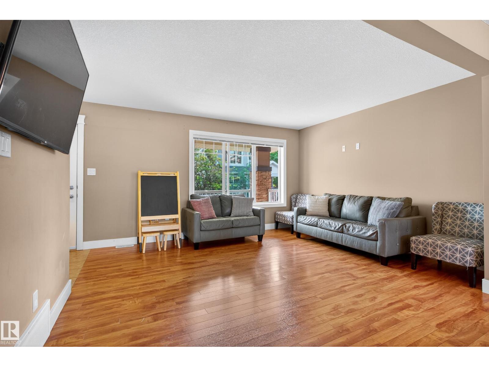 Photo 11 of 756 Decoteau Wy Nw, Edmonton AB