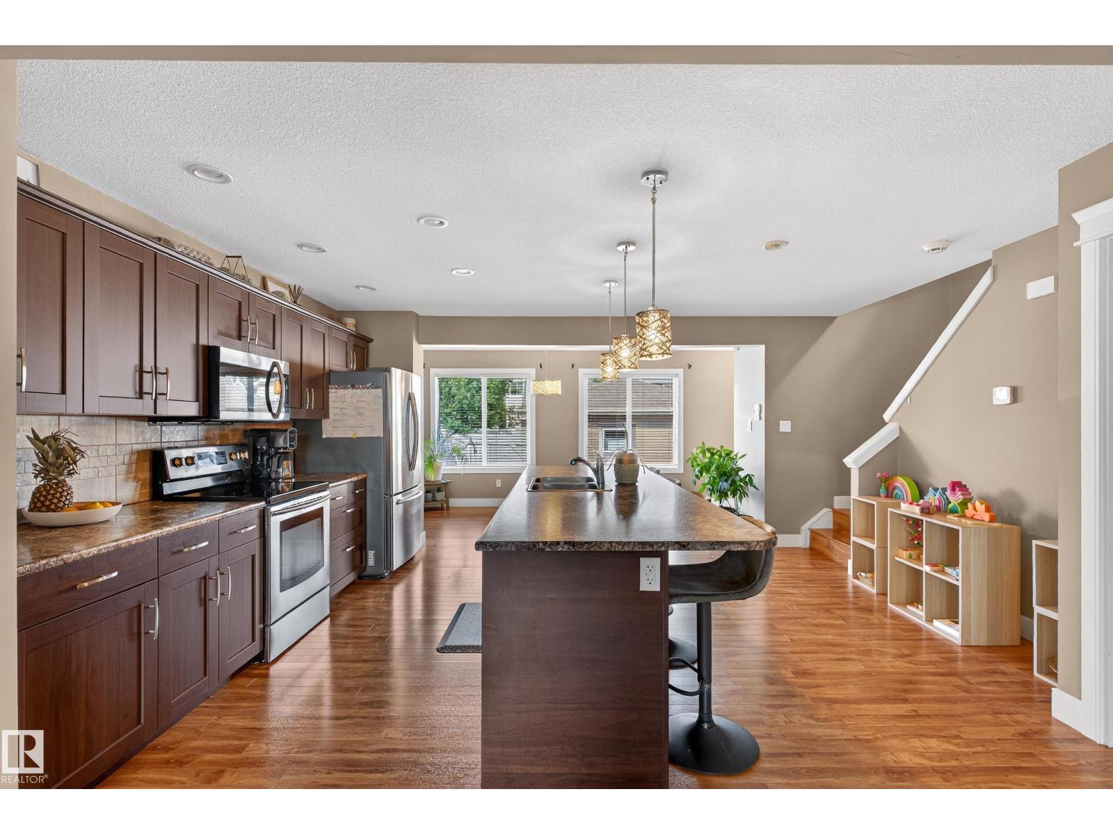 Photo 14 of 756 Decoteau Wy Nw, Edmonton AB