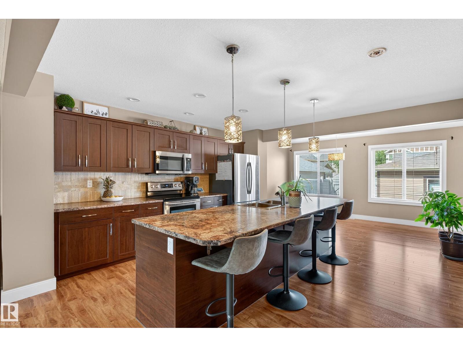 Photo 15 of 756 Decoteau Wy Nw, Edmonton AB