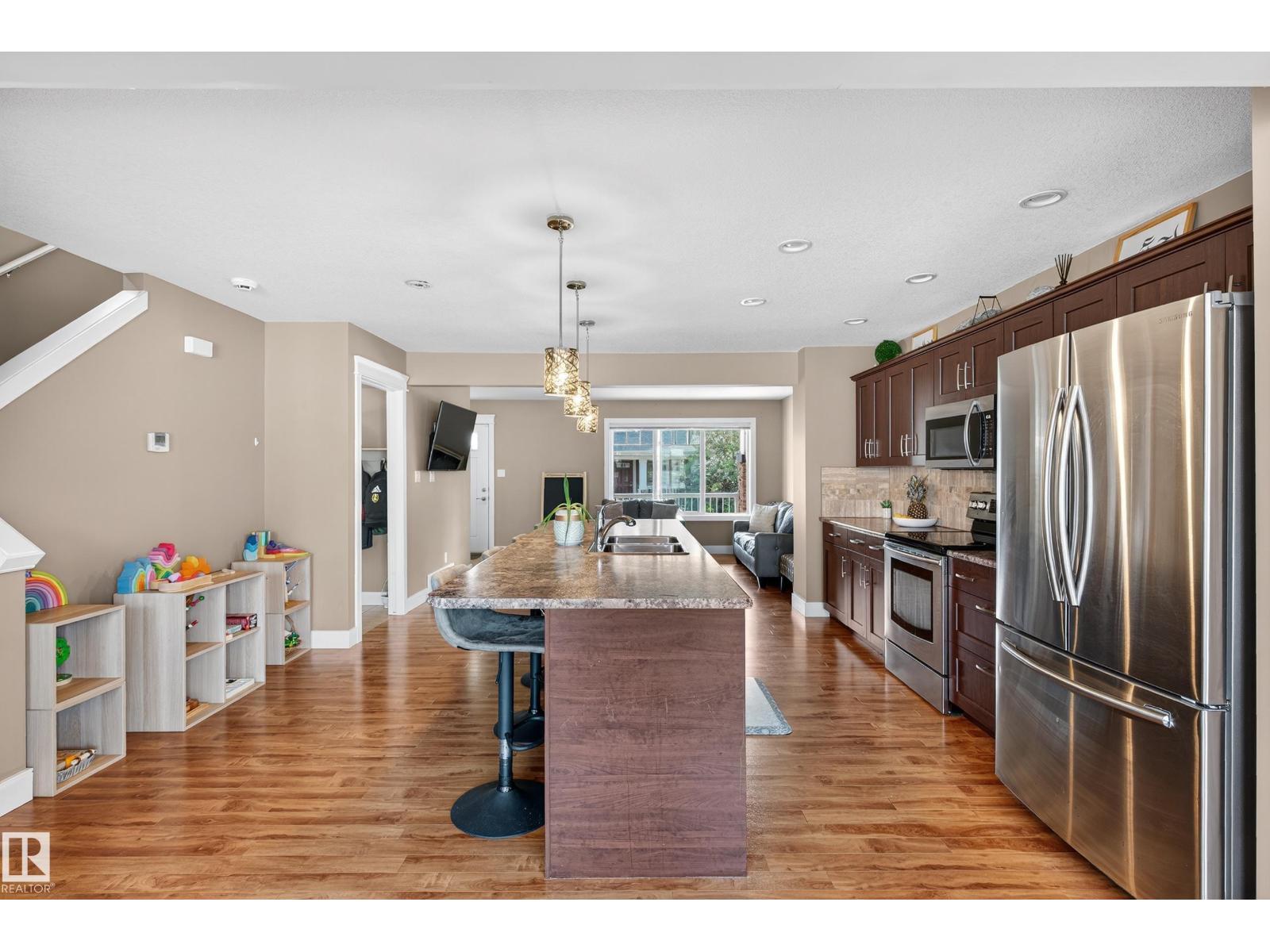 Photo 18 of 756 Decoteau Wy Nw, Edmonton AB