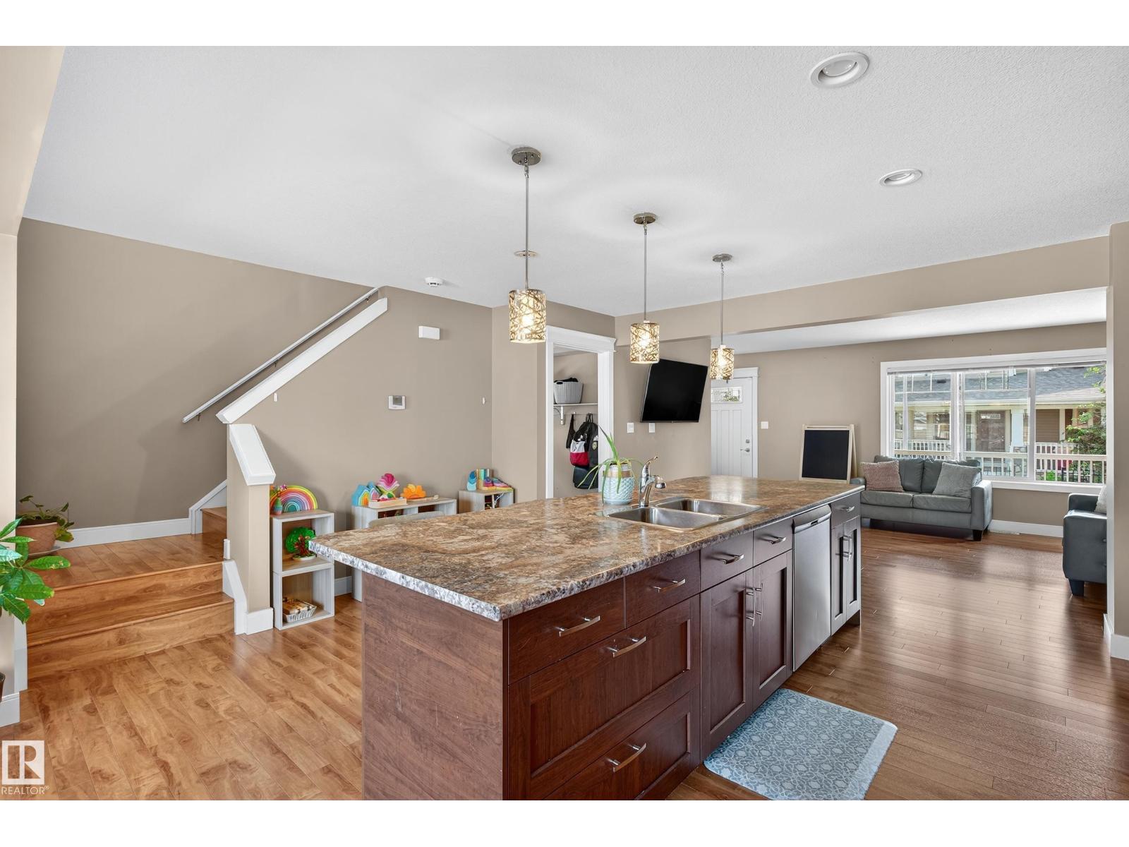 Photo 19 of 756 Decoteau Wy Nw, Edmonton AB