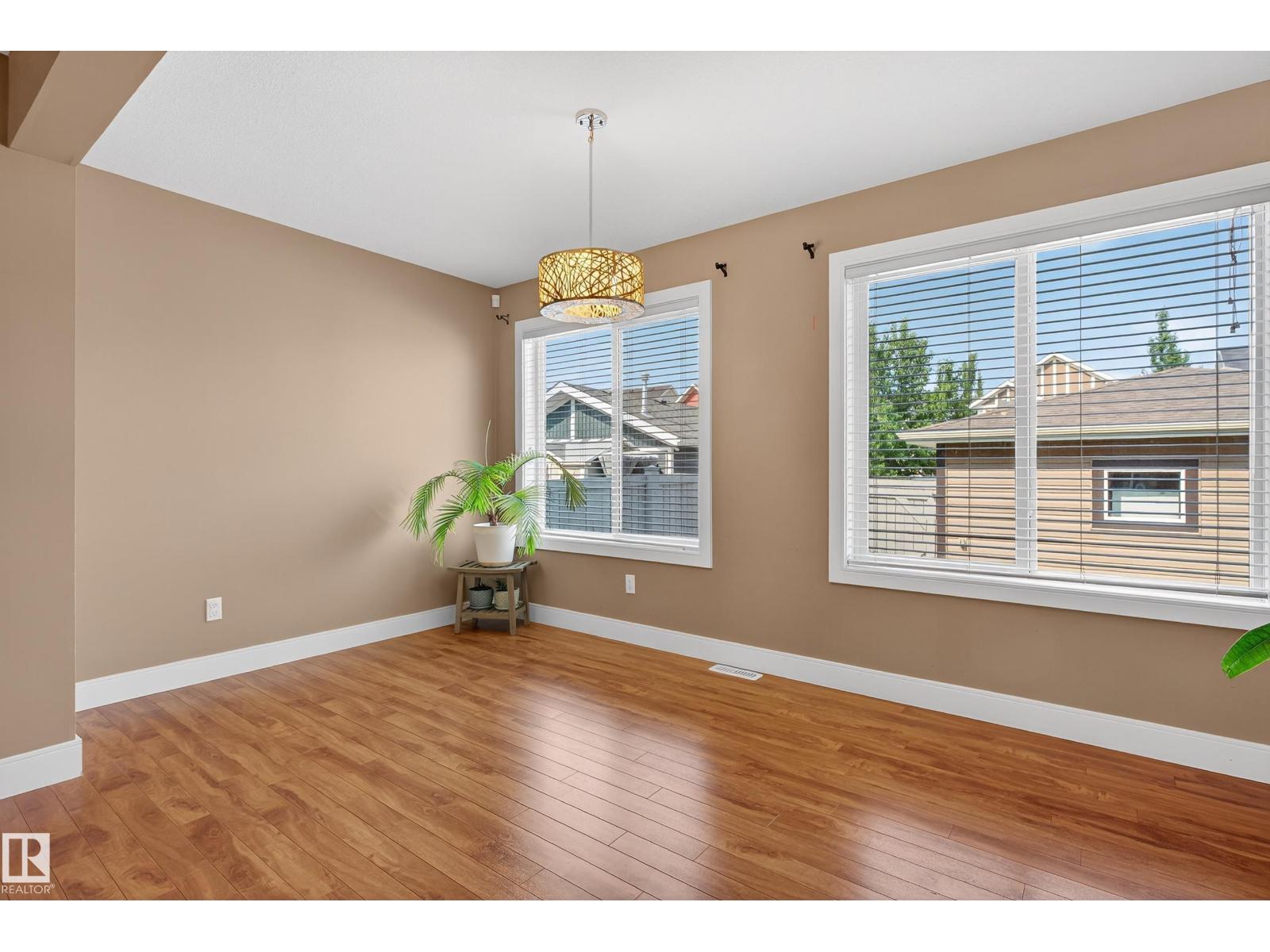Photo 21 of 756 Decoteau Wy Nw, Edmonton AB