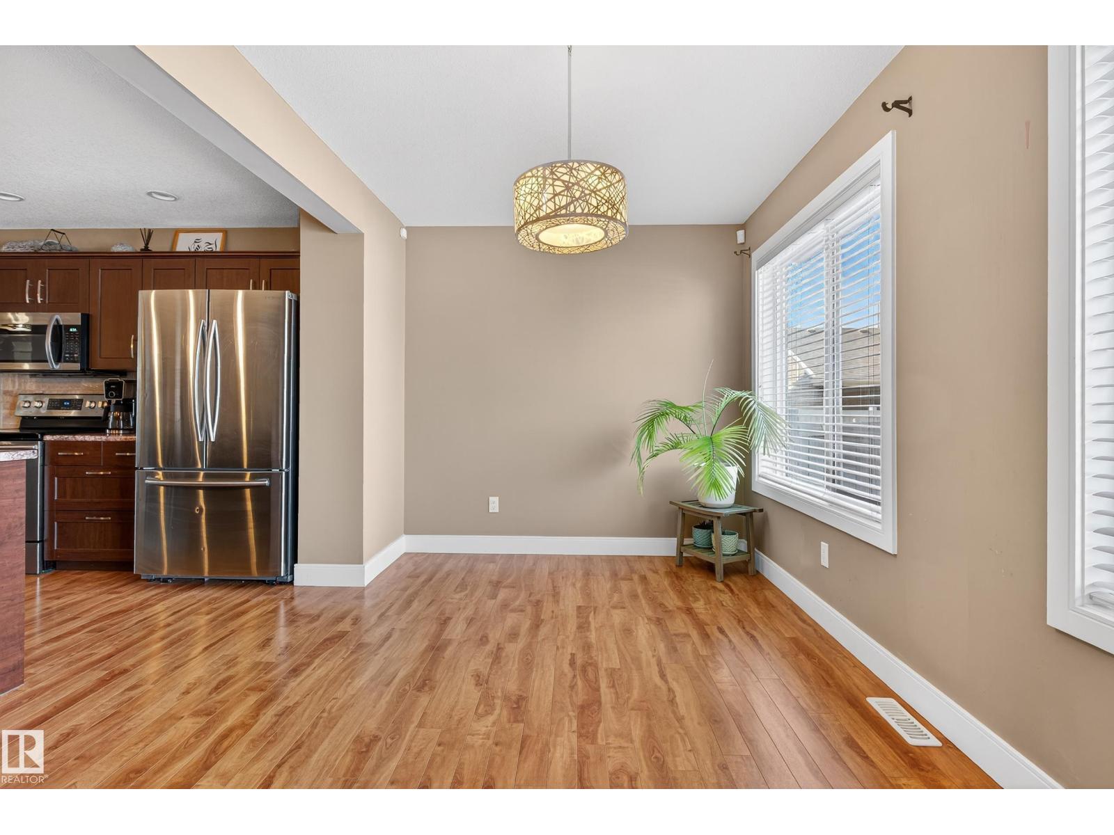 Photo 22 of 756 Decoteau Wy Nw, Edmonton AB