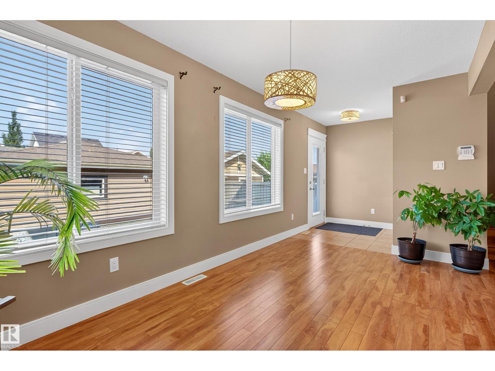 Photo 23 of 756 Decoteau Wy Nw, Edmonton AB