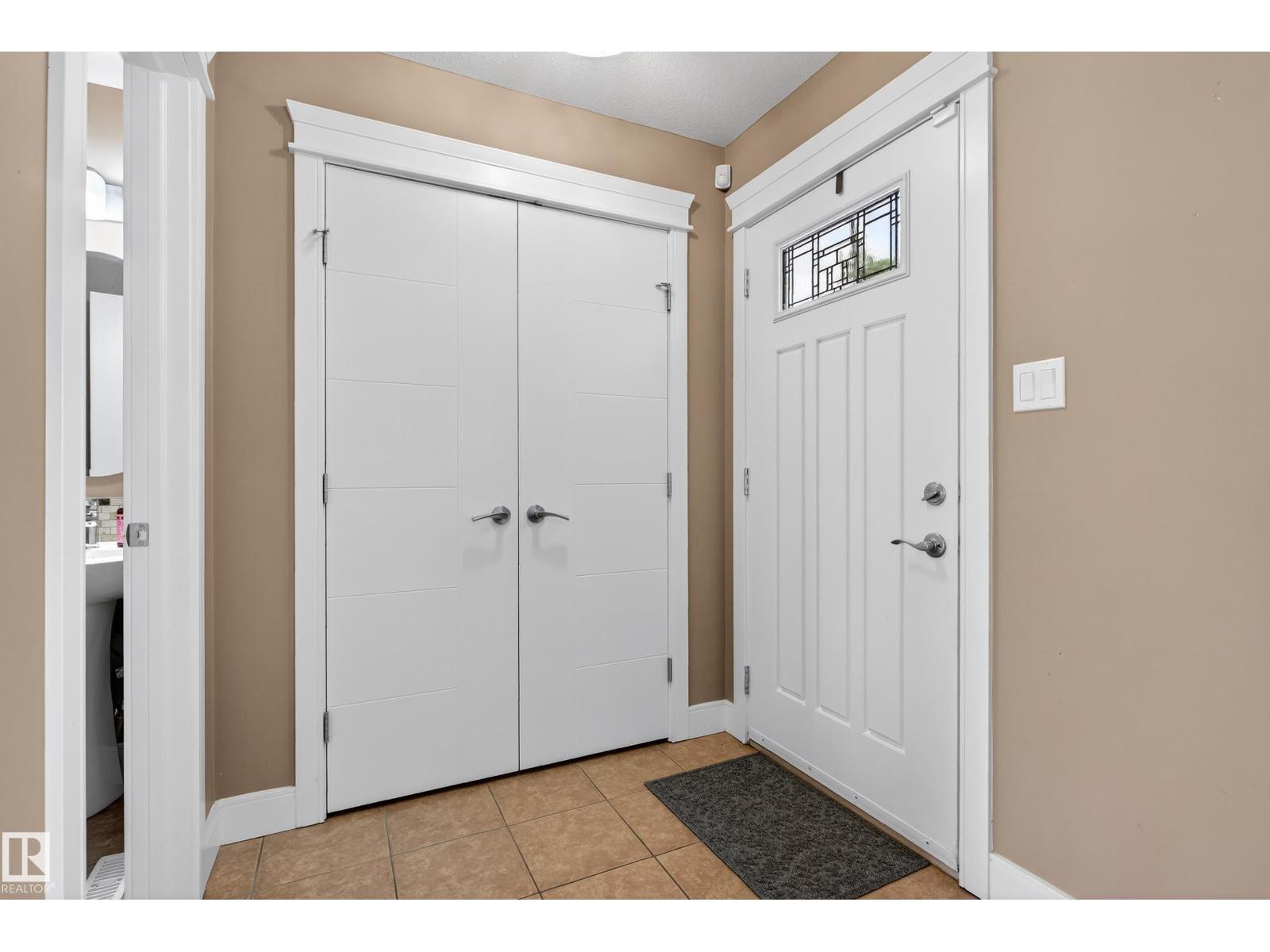 Photo 8 of 756 Decoteau Wy Nw, Edmonton AB