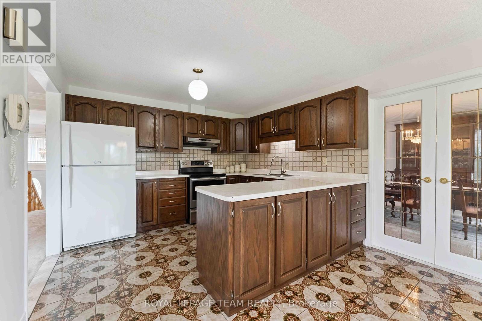 Photo 16 of 8 Oakwood Avenue, Ottawa ON