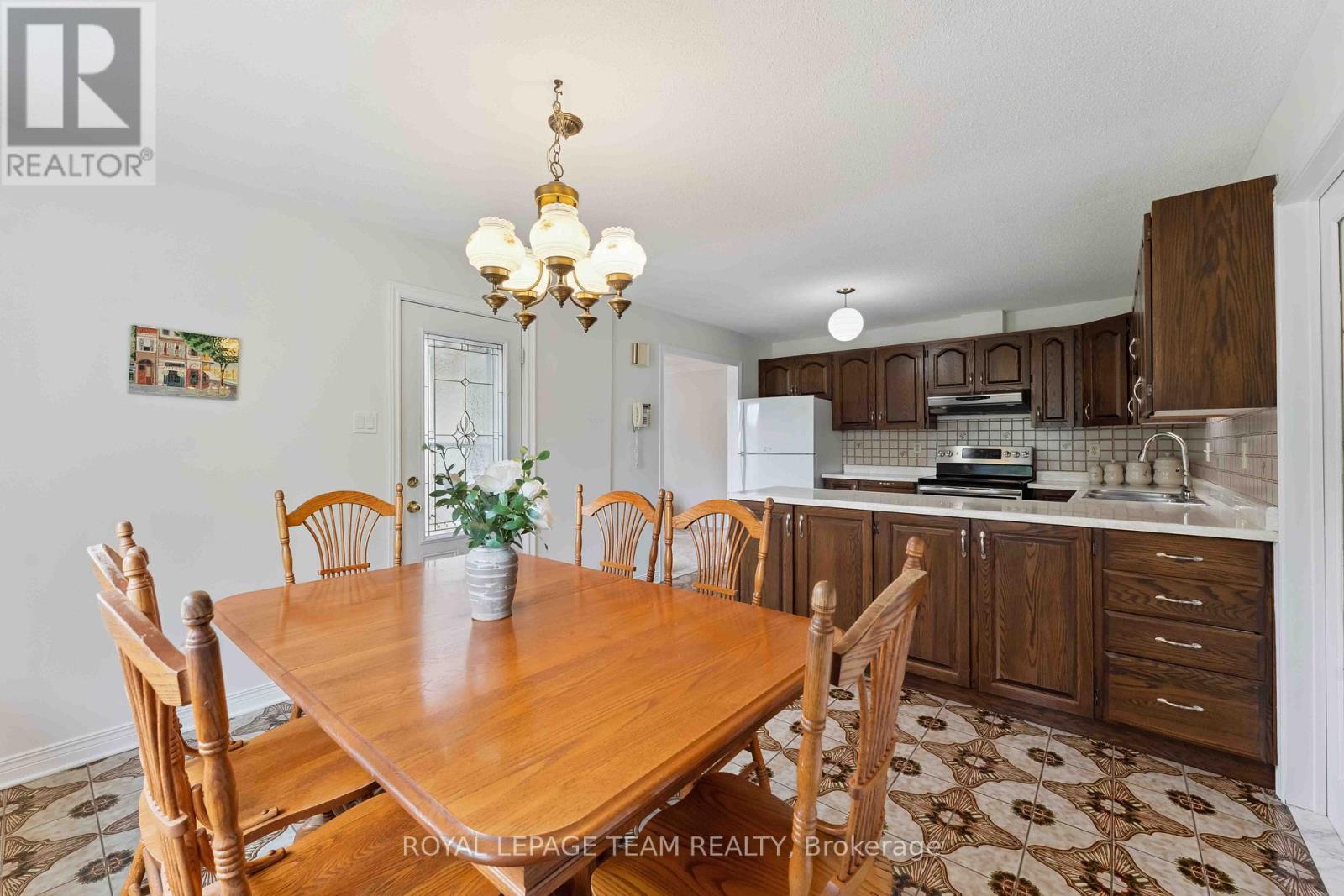 Photo 13 of 8 Oakwood Avenue, Ottawa ON
