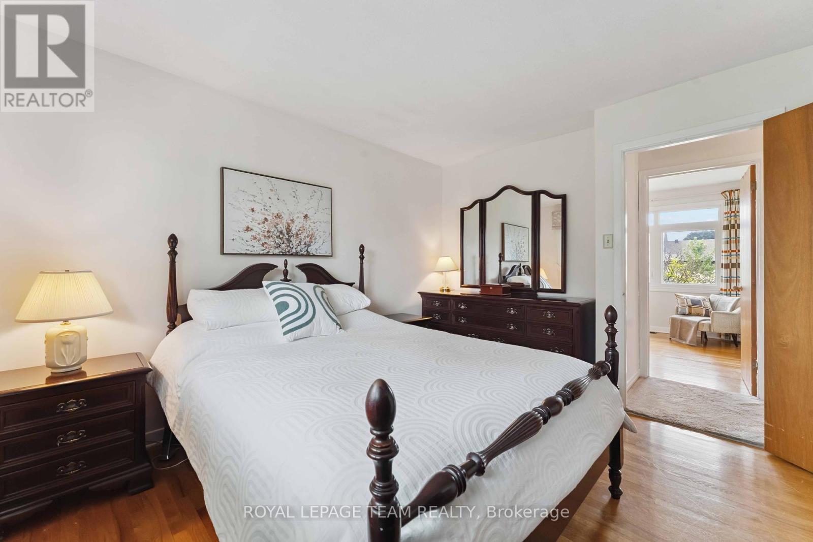 Photo 14 of 8 Oakwood Avenue, Ottawa ON