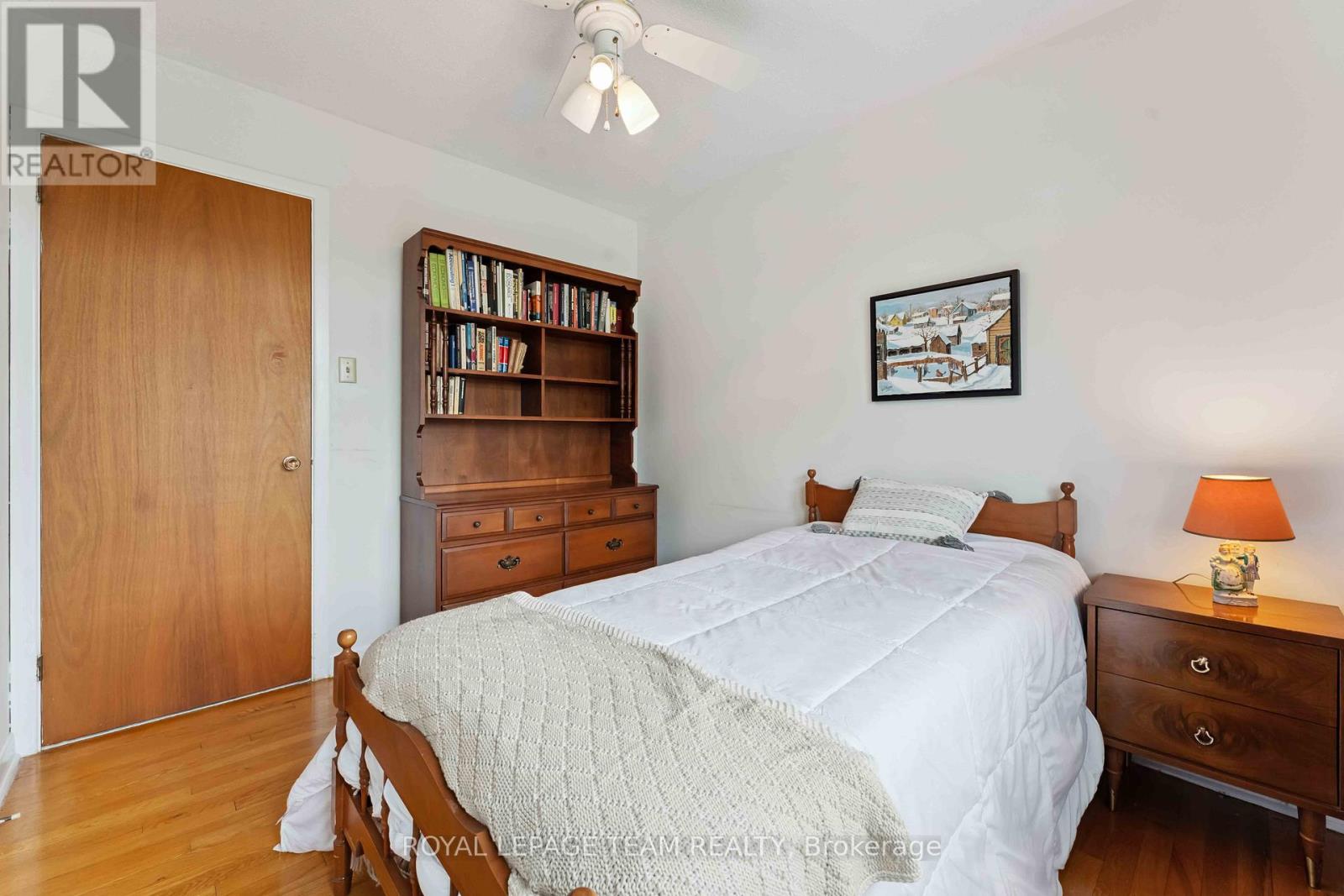 Photo 10 of 8 Oakwood Avenue, Ottawa ON