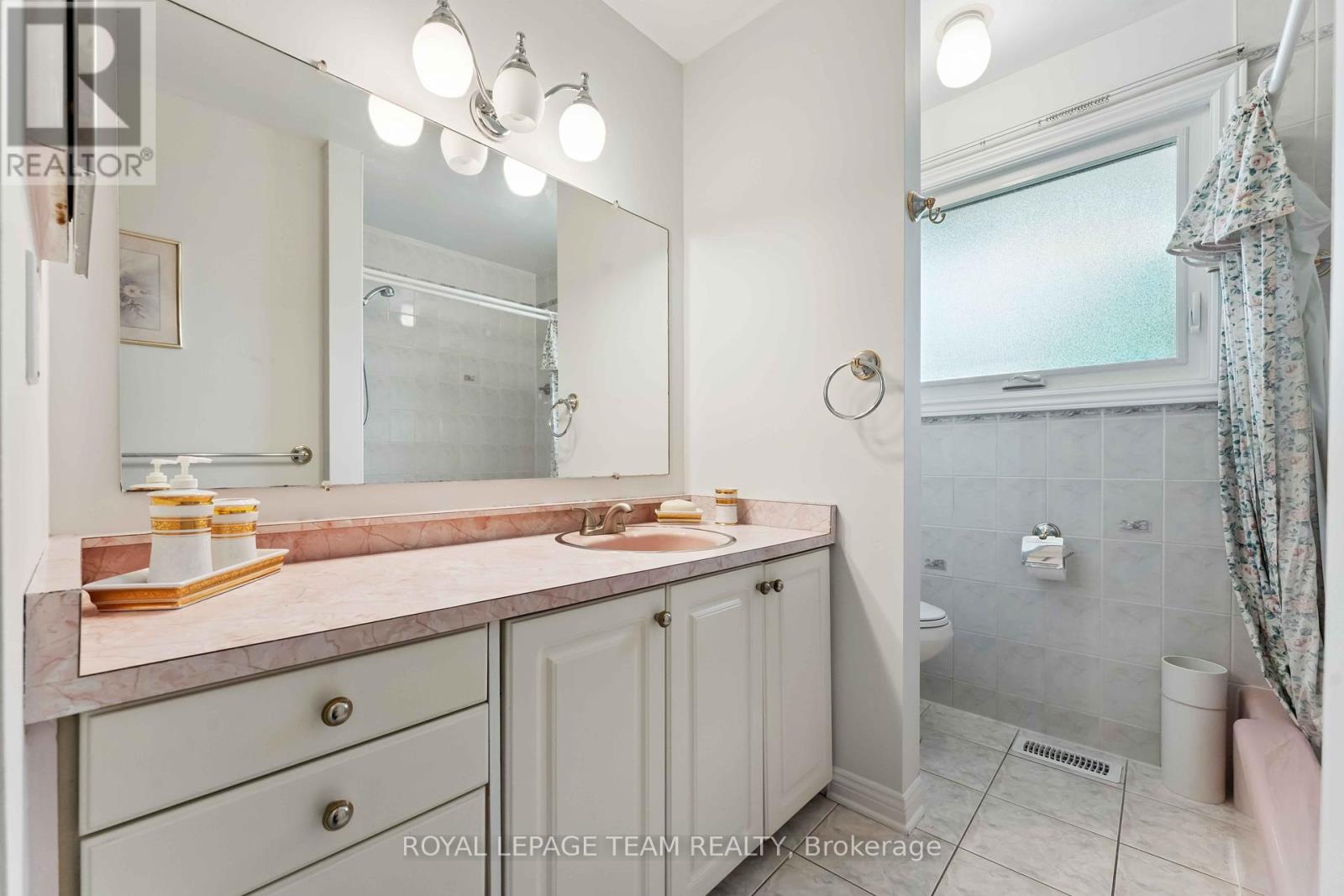 Photo 9 of 8 Oakwood Avenue, Ottawa ON