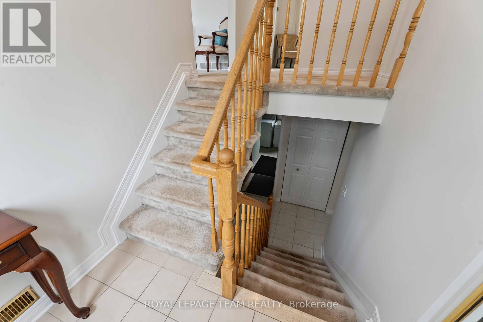 Photo 7 of 8 Oakwood Avenue, Ottawa ON