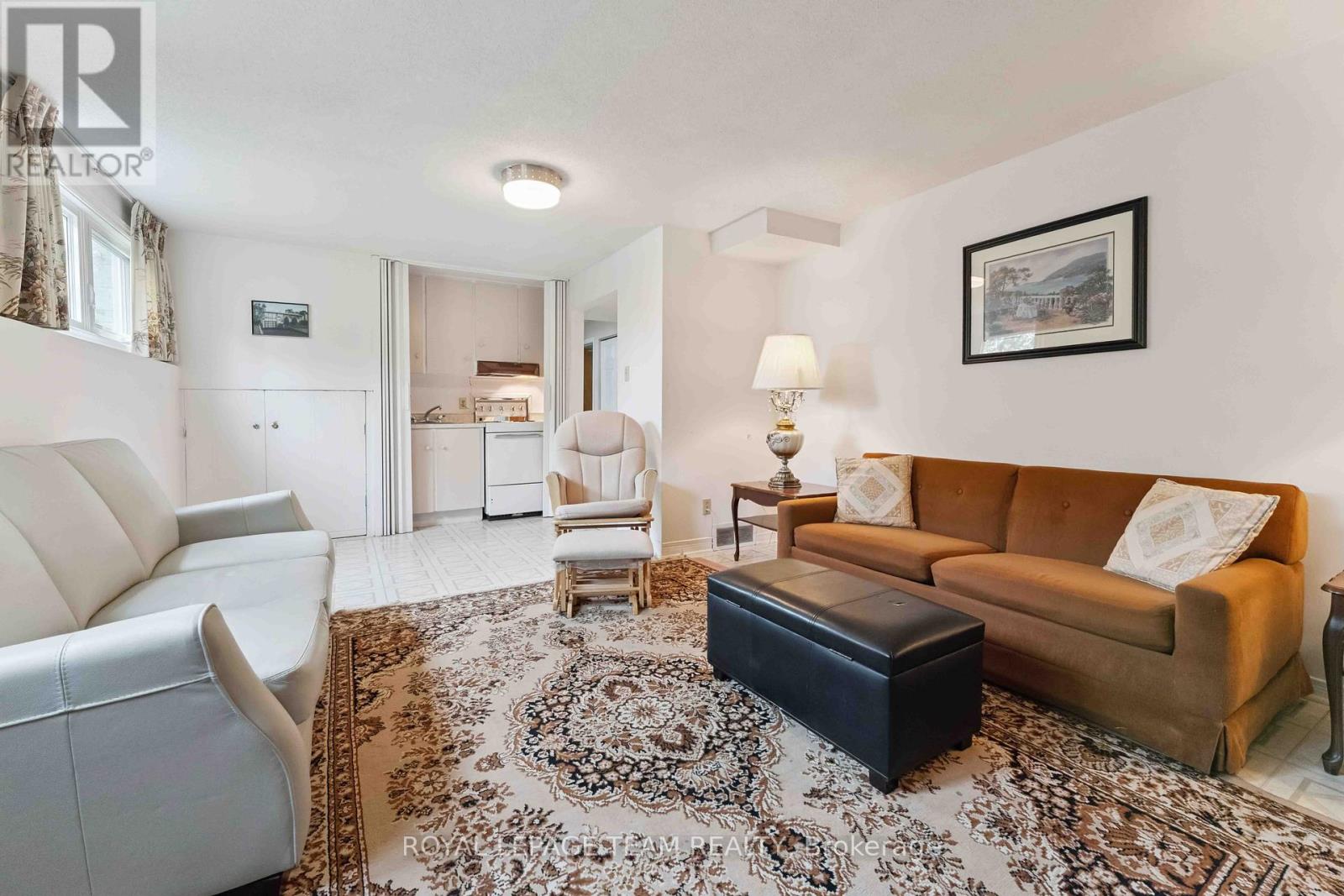 Photo 30 of 8 Oakwood Avenue, Ottawa ON