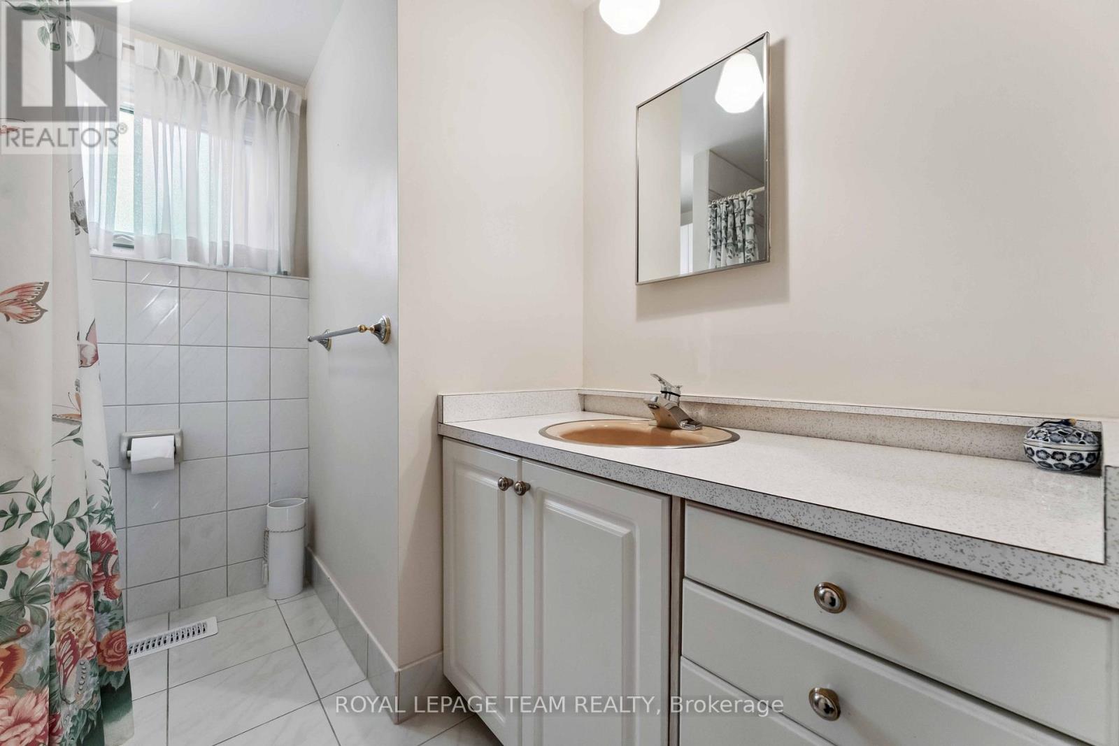 Photo 22 of 8 Oakwood Avenue, Ottawa ON