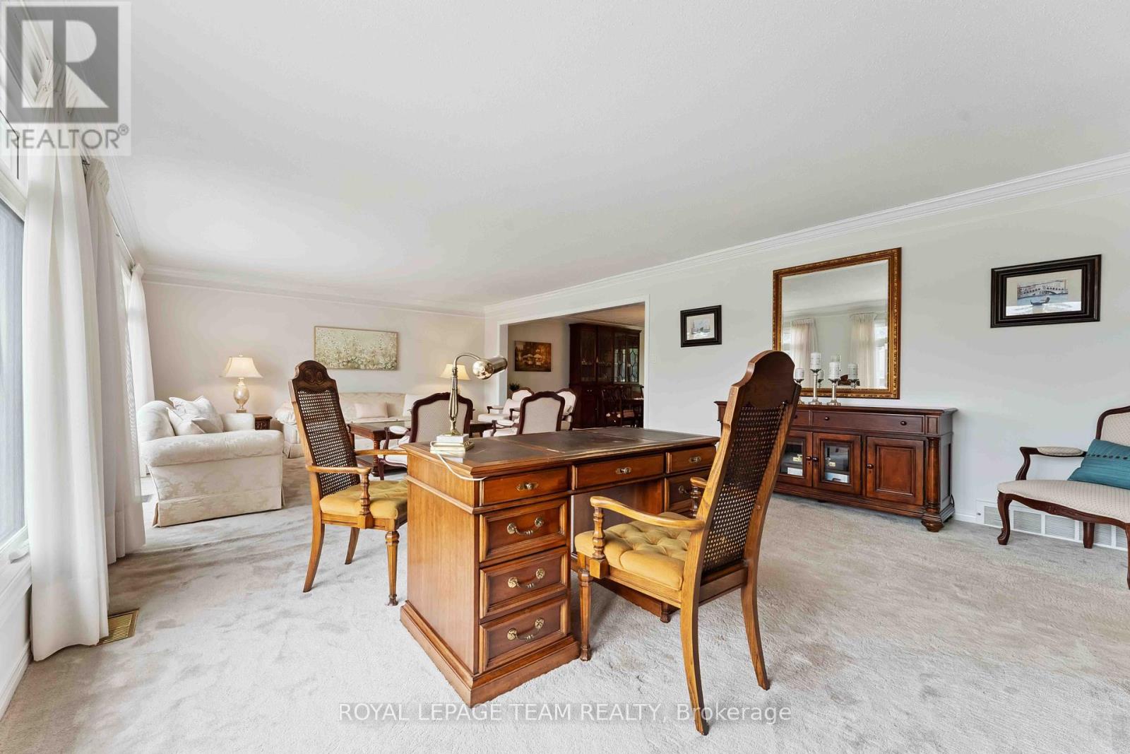 Photo 25 of 8 Oakwood Avenue, Ottawa ON