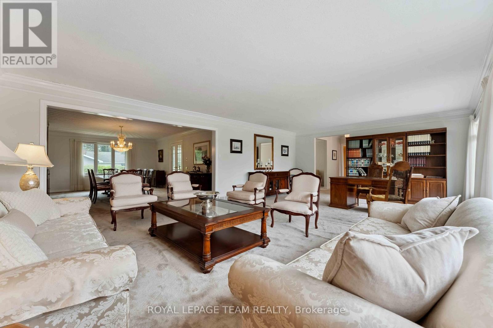 Photo 5 of 8 Oakwood Avenue, Ottawa ON