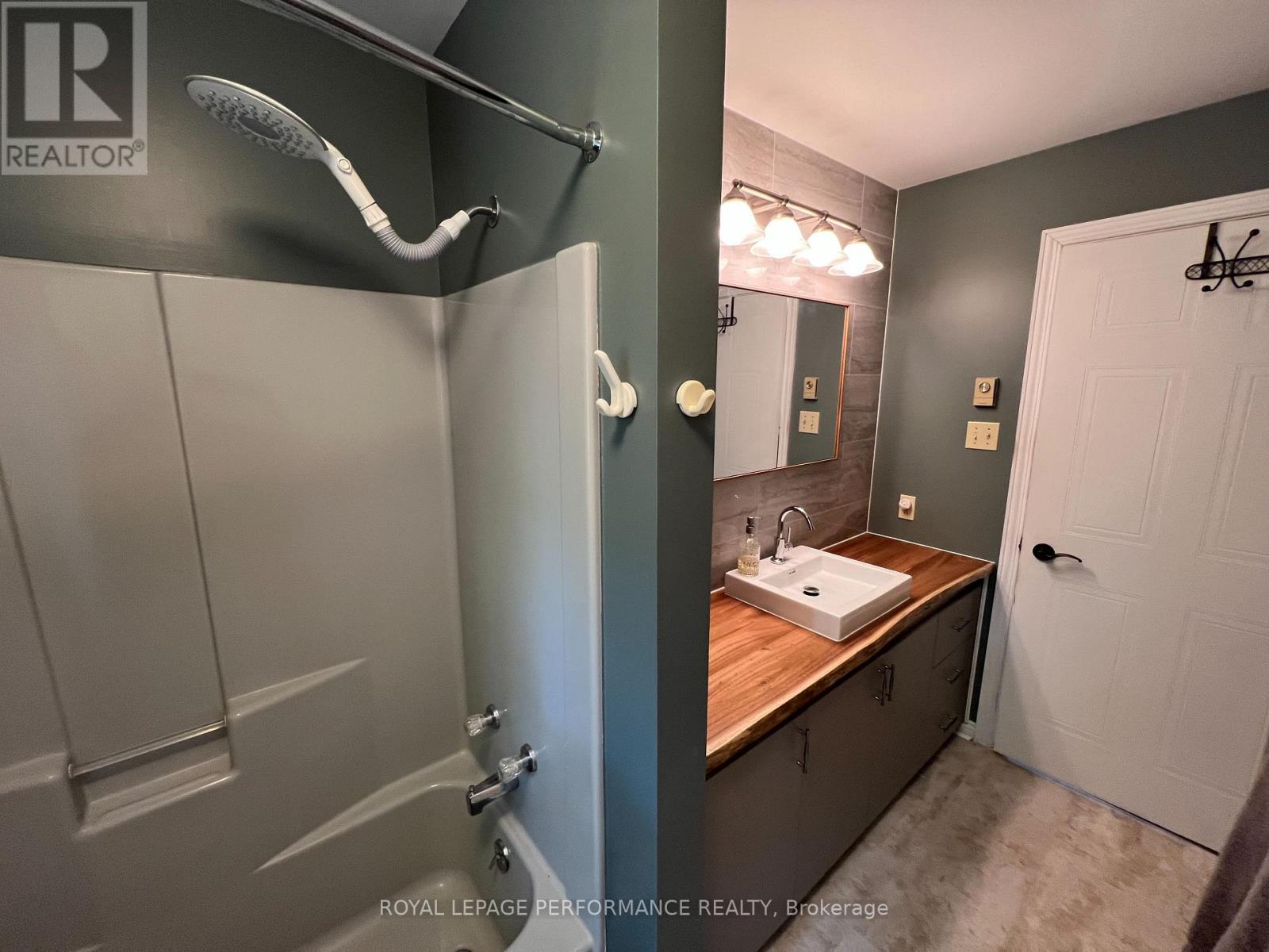 Photo 17 of 126 Lacourse Lane, Lanark Highlands ON