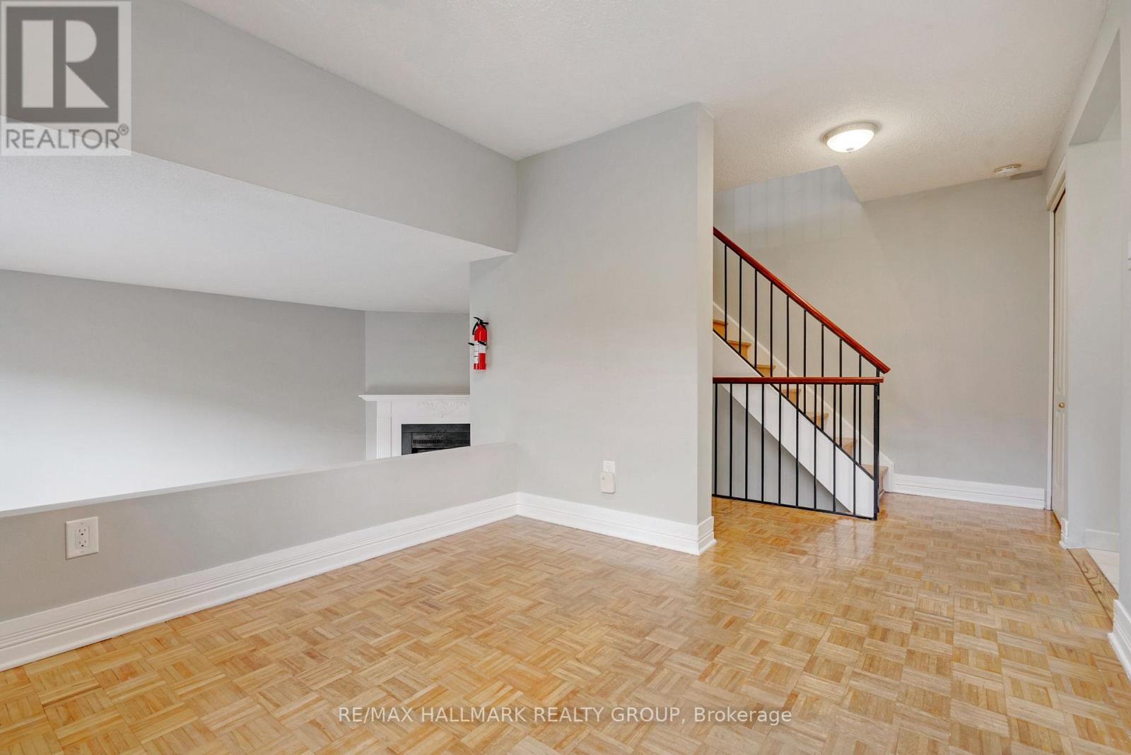 Photo 7 of 12 F Larkshire Lane, Ottawa ON