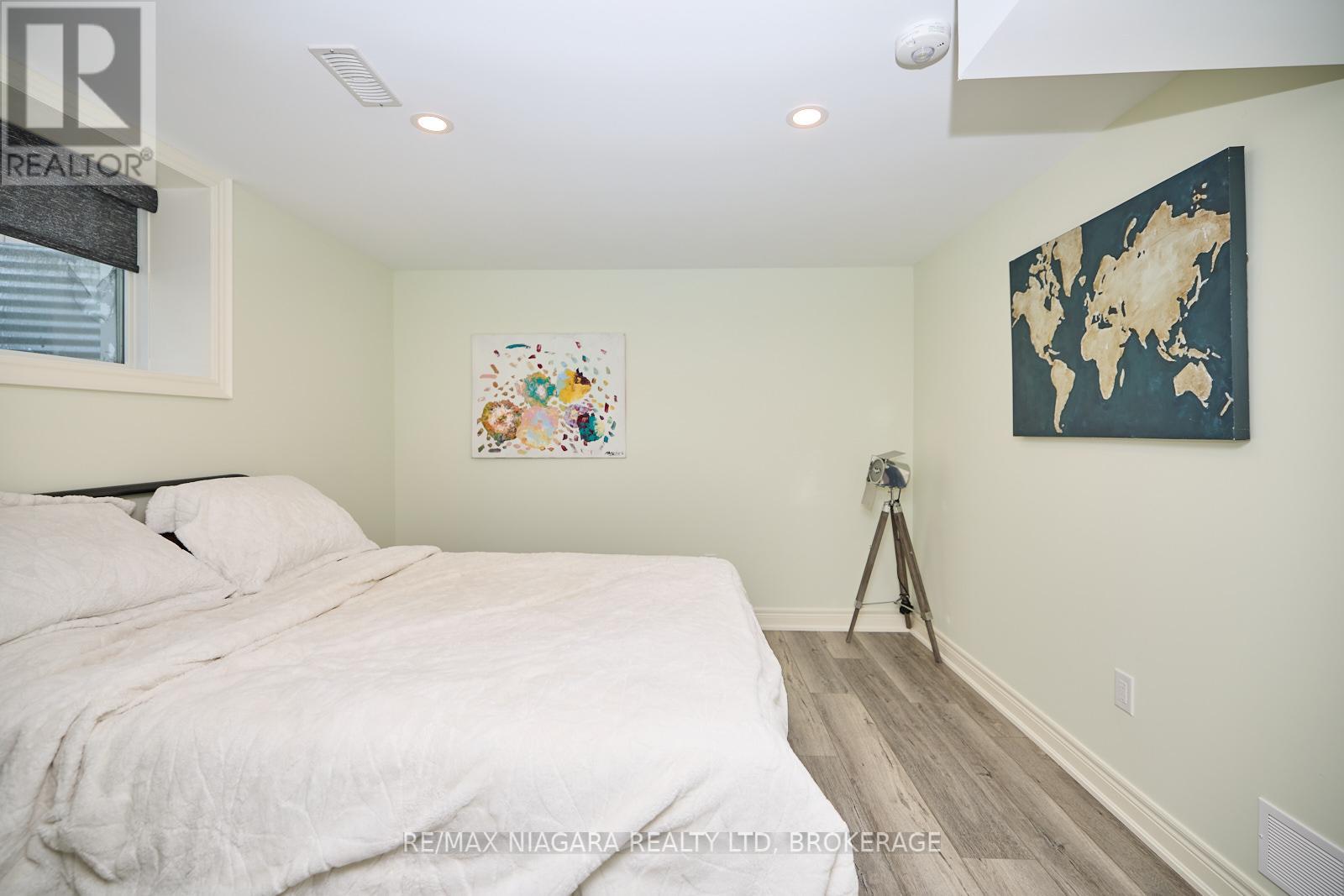 Photo 16 of 201 Pleasant Avenue N, Fort Erie ON