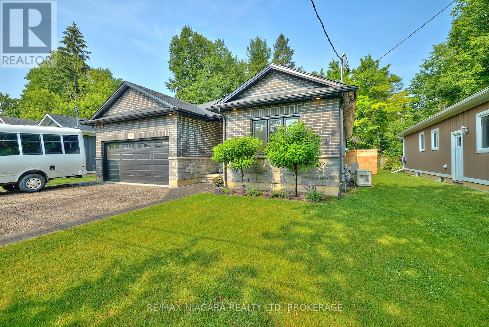 Photo 40 of 201 Pleasant Avenue N, Fort Erie ON