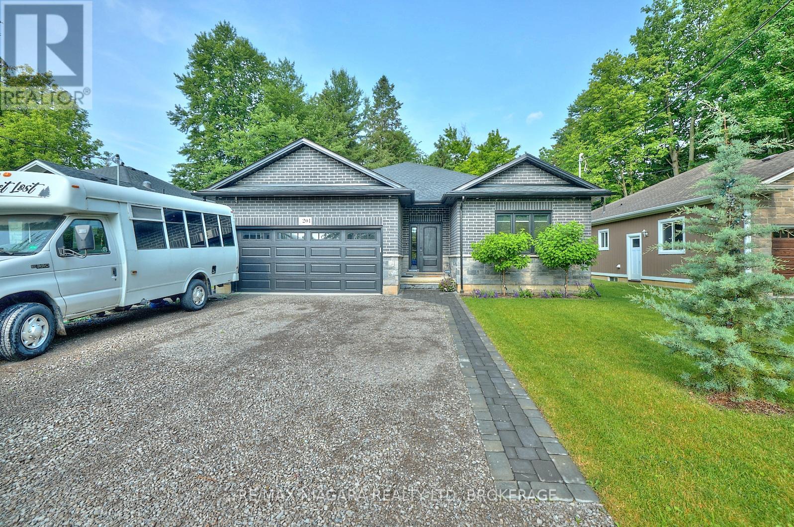 Photo 46 of 201 Pleasant Avenue N, Fort Erie ON