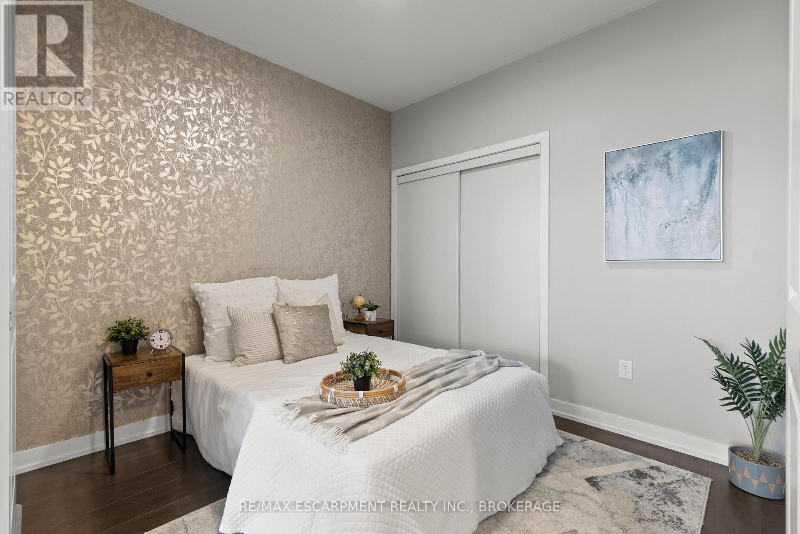 Photo 11 of 230 35 Southshore Crescent, Hamilton ON