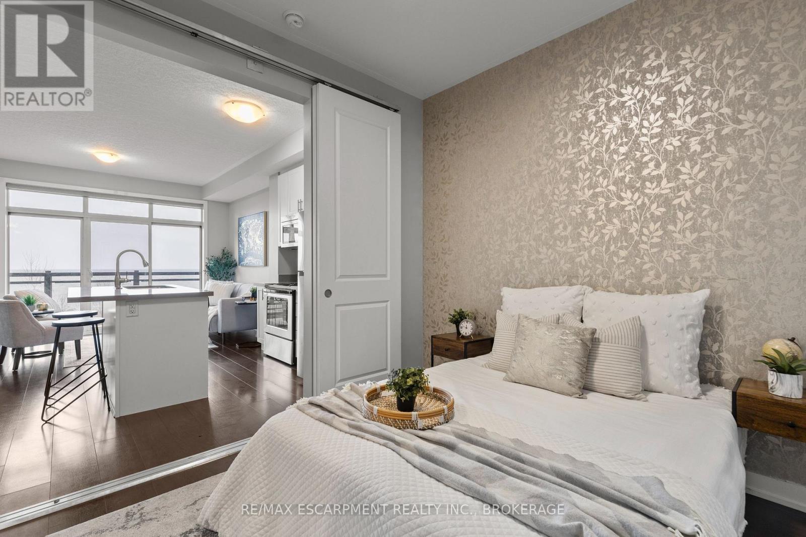 Photo 12 of 230 35 Southshore Crescent, Hamilton ON