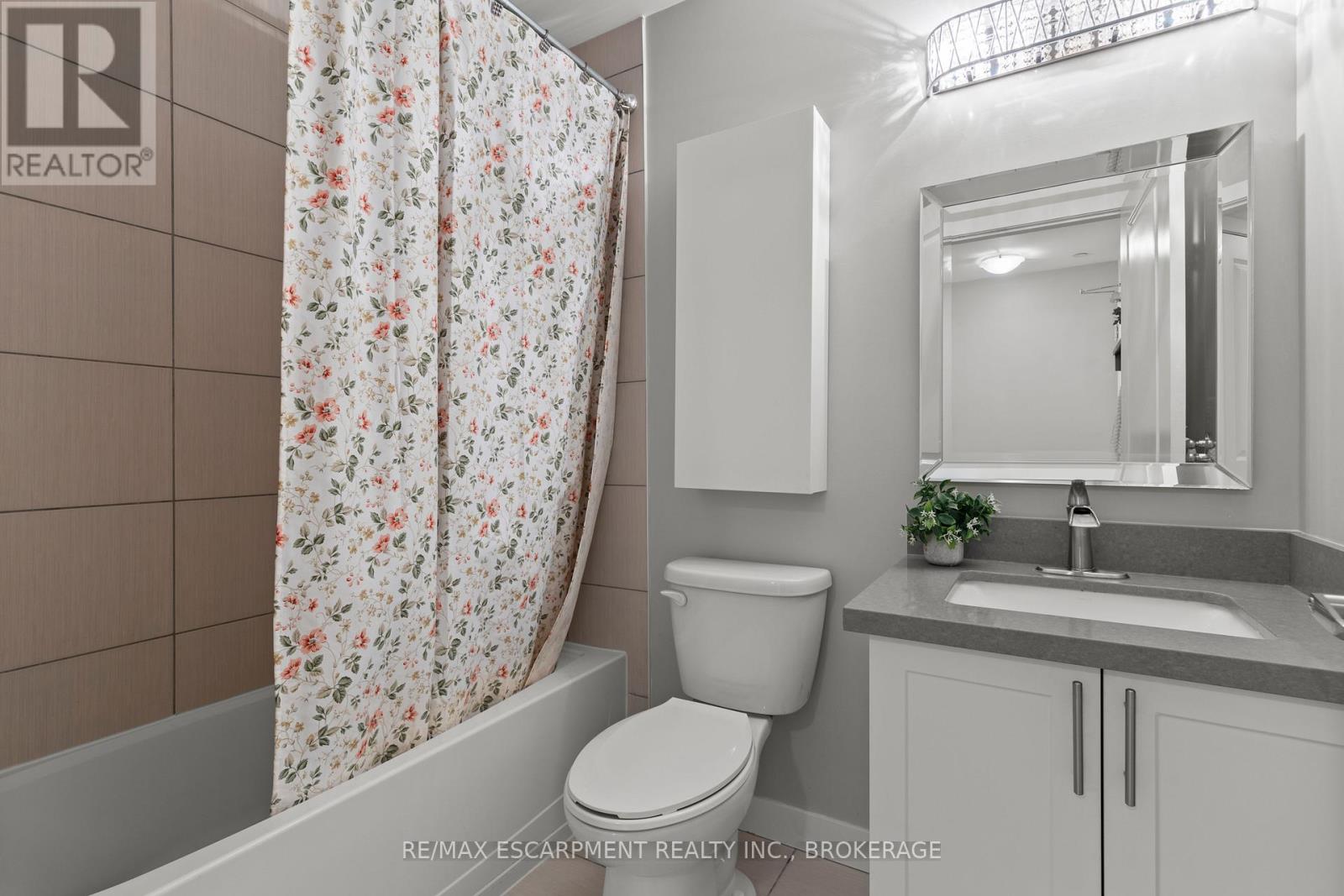 Photo 13 of 230 35 Southshore Crescent, Hamilton ON