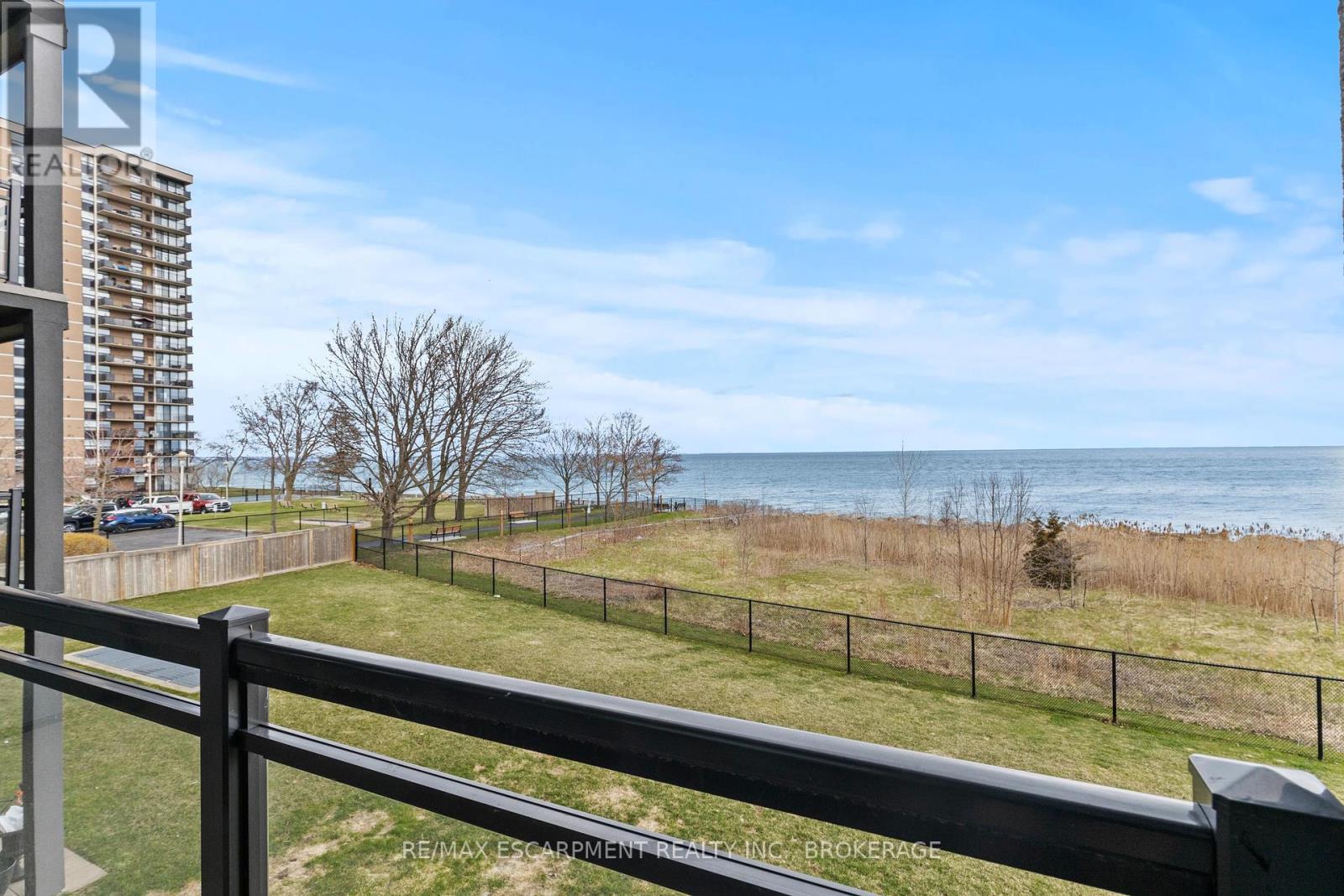 Photo 16 of 230 35 Southshore Crescent, Hamilton ON