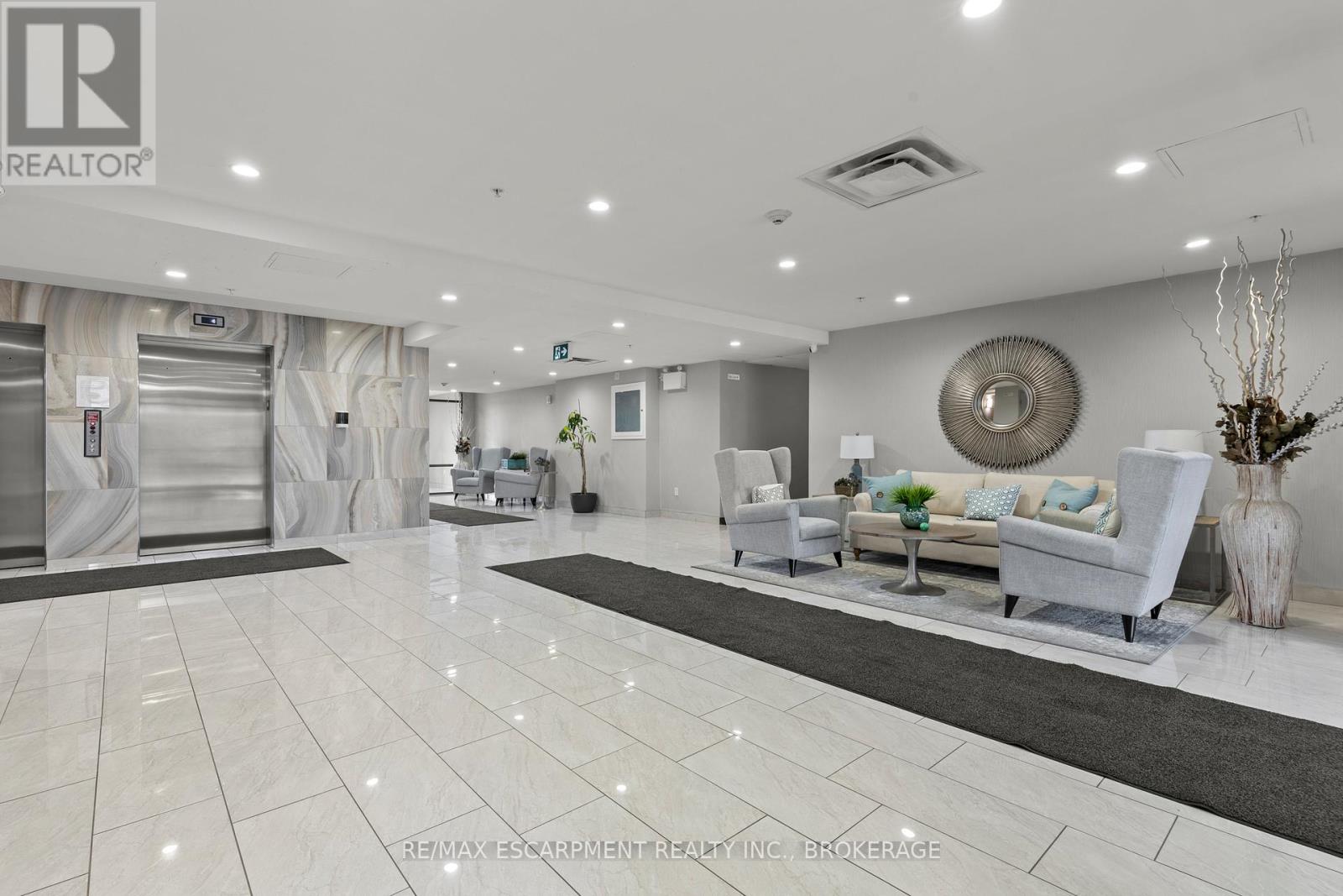 Photo 28 of 230 35 Southshore Crescent, Hamilton ON