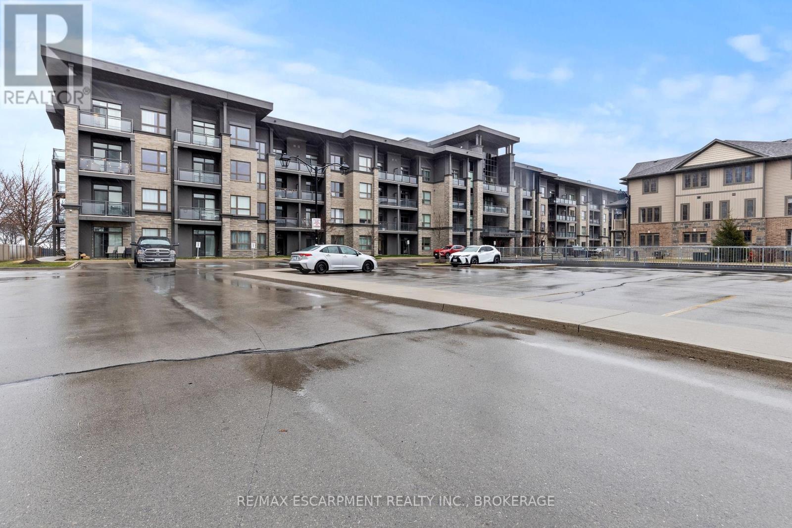 Photo 35 of 230 35 Southshore Crescent, Hamilton ON
