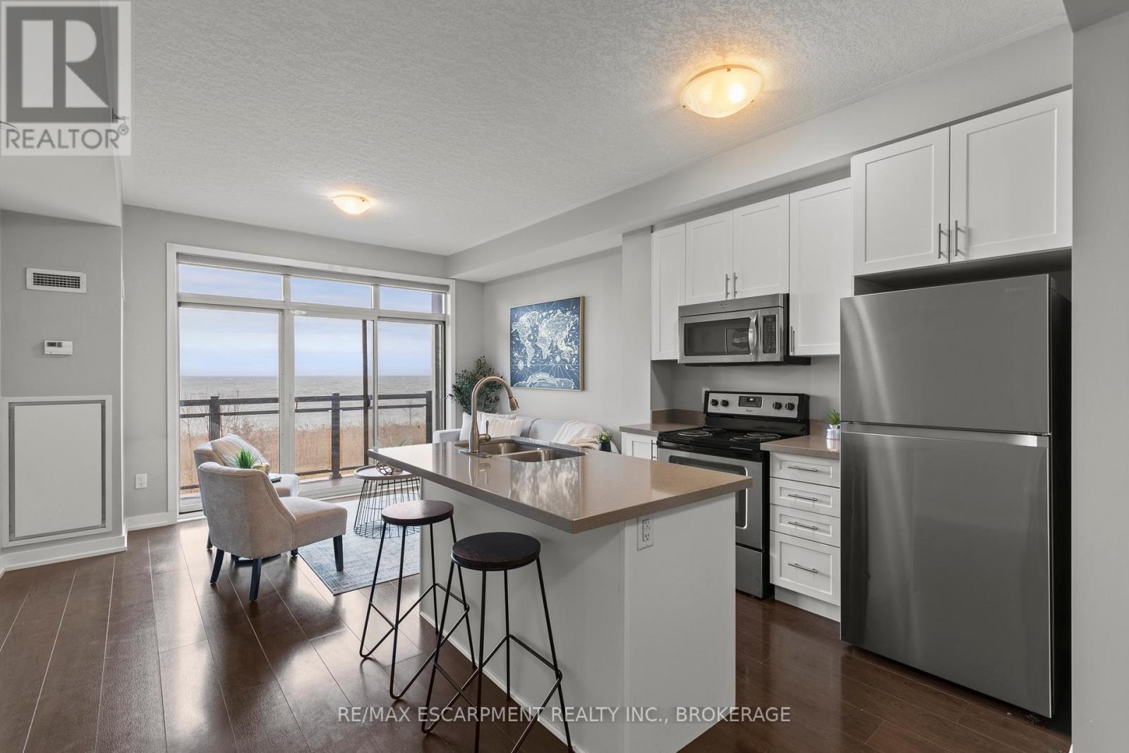 Photo 4 of 230 35 Southshore Crescent, Hamilton ON