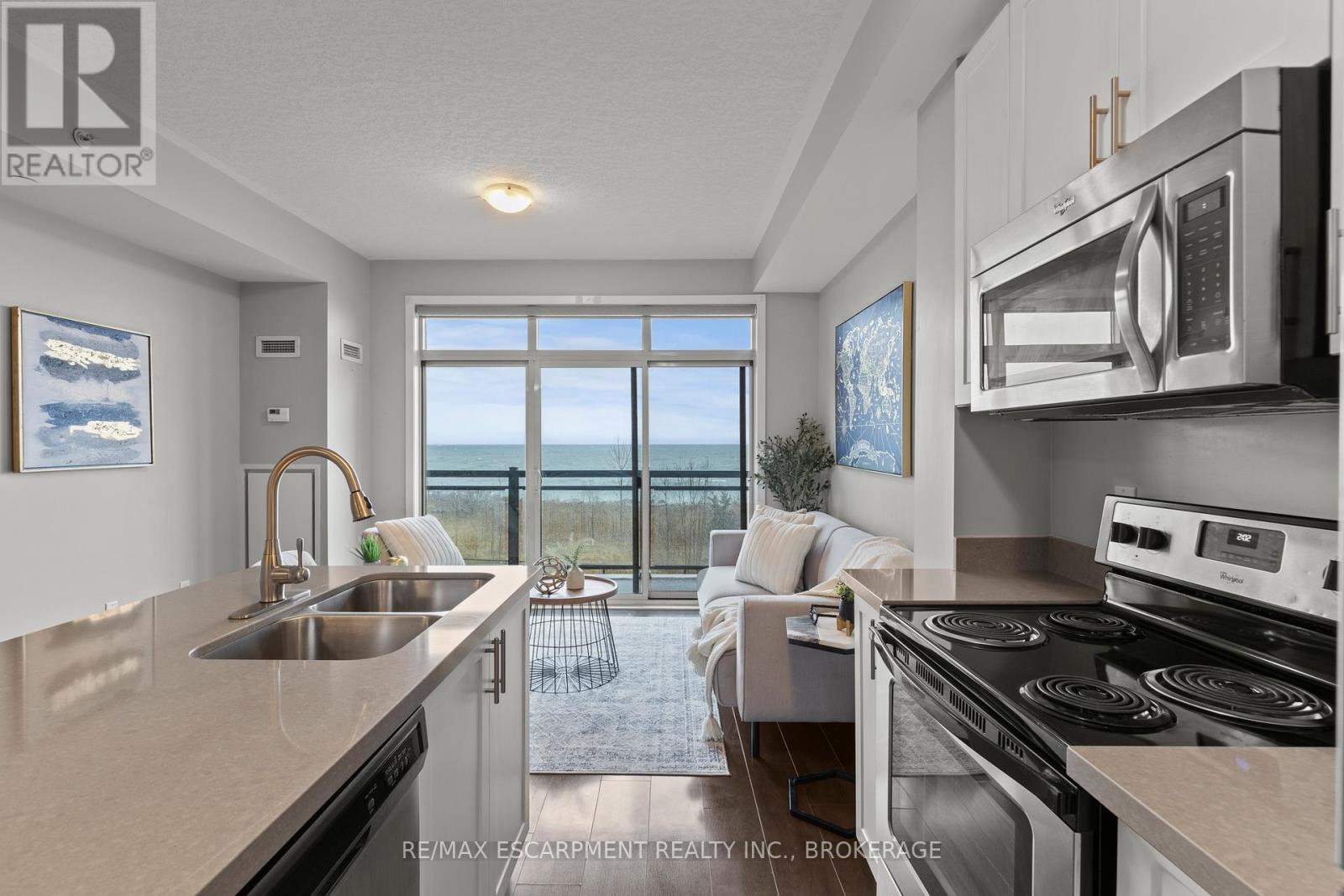 Photo 6 of 230 35 Southshore Crescent, Hamilton ON