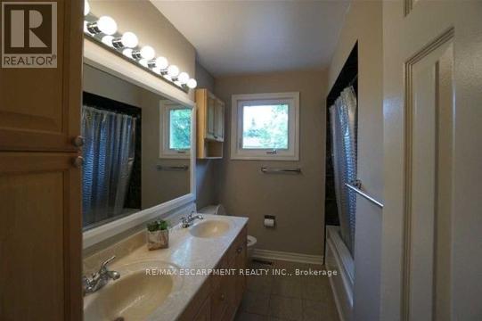 Photo 5 of 1624 Gallant Drive, Mississauga ON