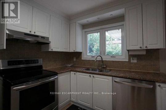 Photo 7 of 1624 Gallant Drive, Mississauga ON