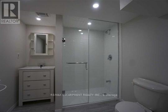 Photo 8 of 1624 Gallant Drive, Mississauga ON