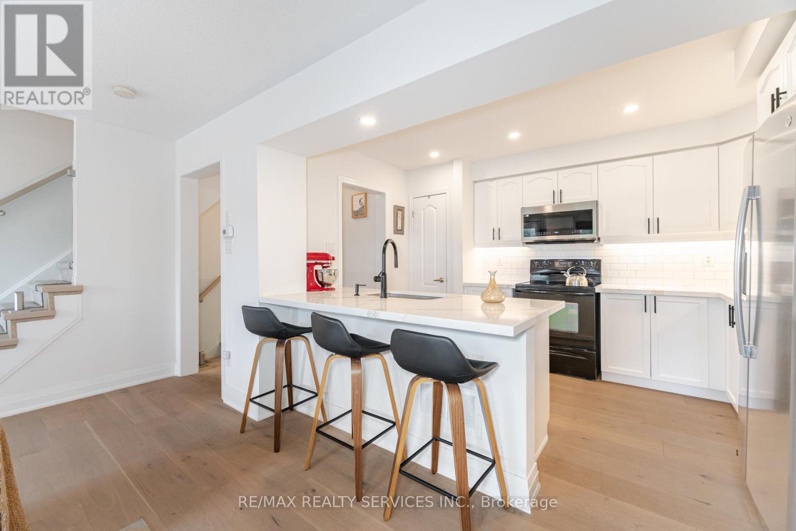 Photo 5 of 900 Brassard Circle, Milton ON