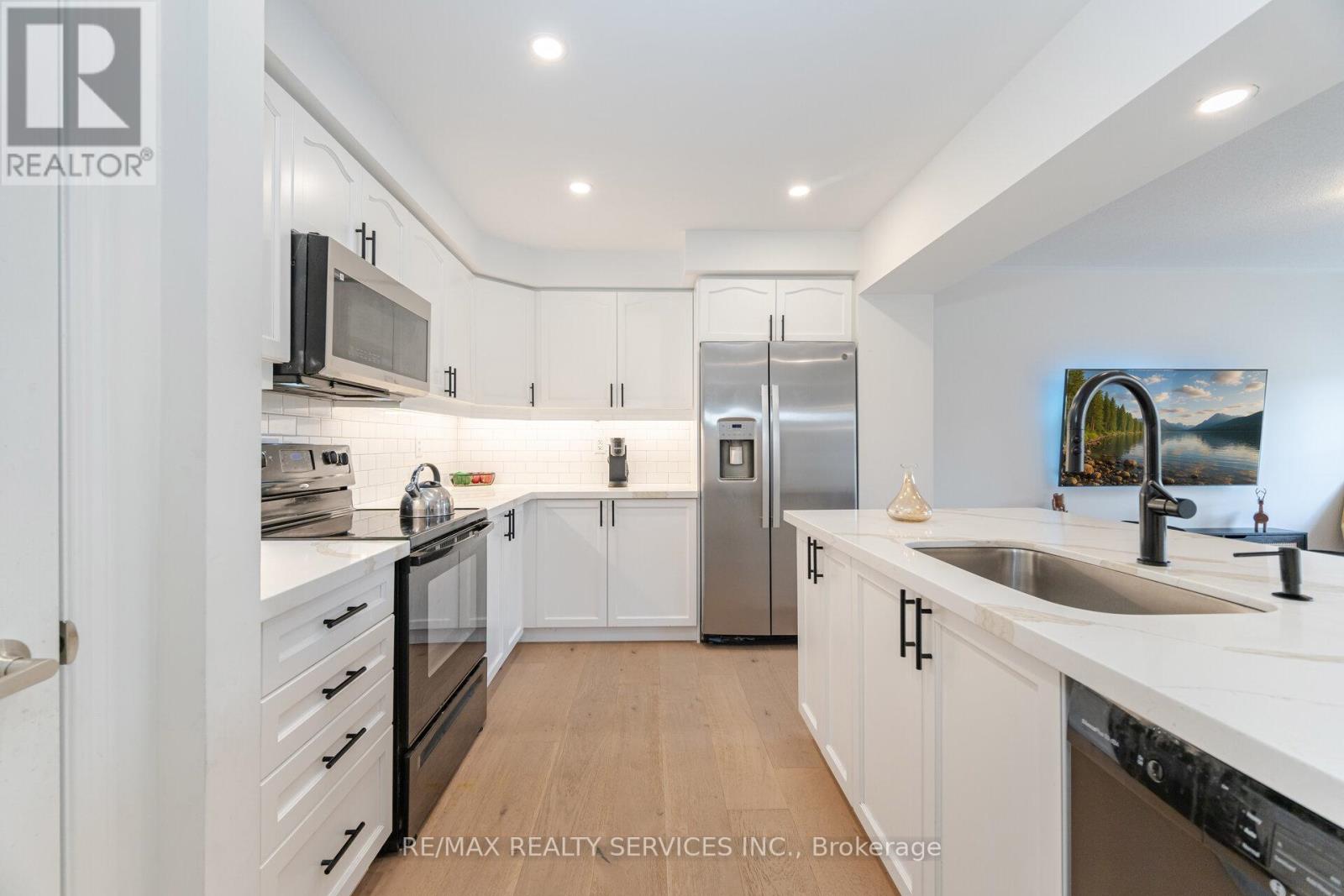 Photo 33 of 900 Brassard Circle, Milton ON