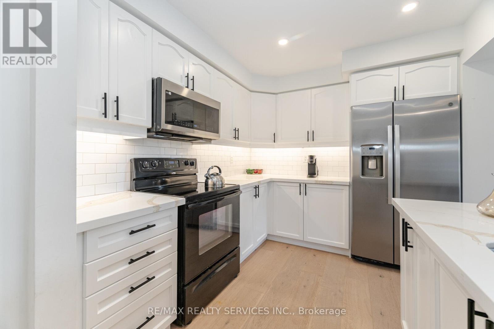 Photo 2 of 900 Brassard Circle, Milton ON