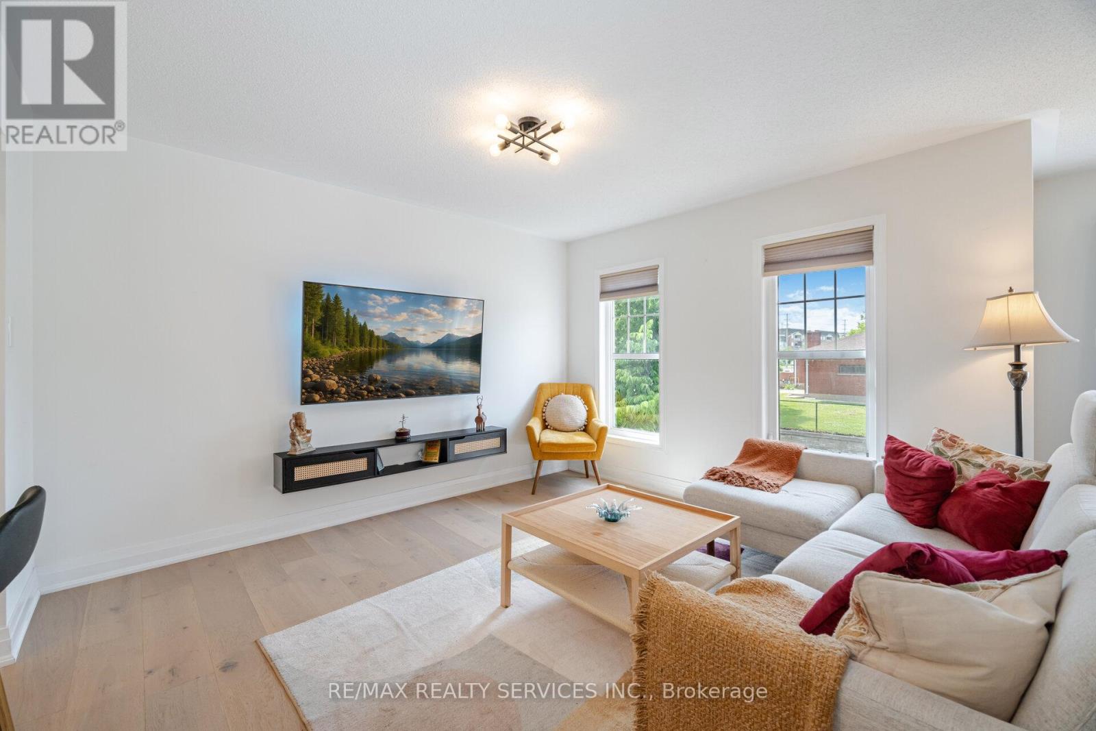 Photo 31 of 900 Brassard Circle, Milton ON