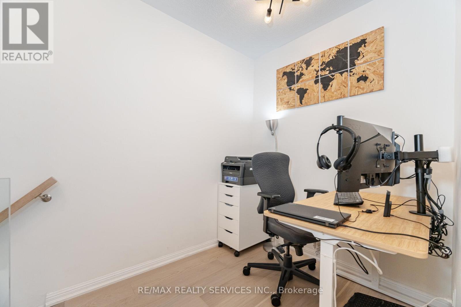 Photo 14 of 900 Brassard Circle, Milton ON