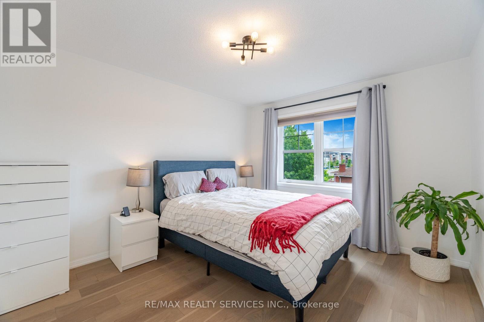 Photo 6 of 900 Brassard Circle, Milton ON