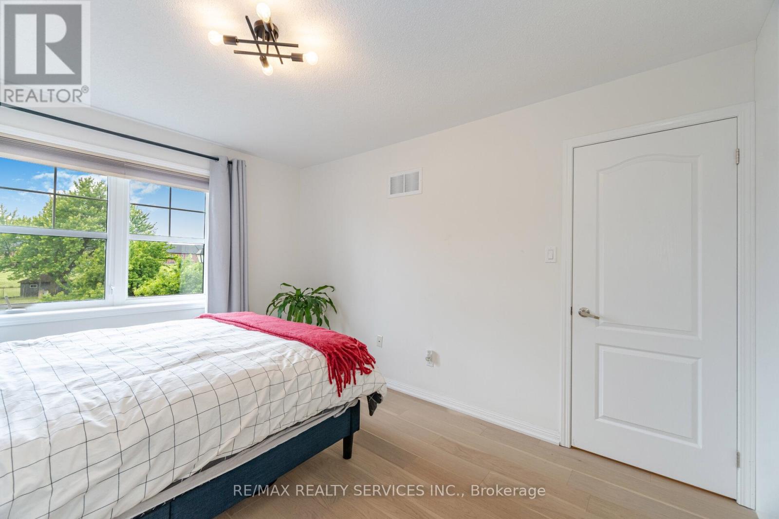 Photo 15 of 900 Brassard Circle, Milton ON