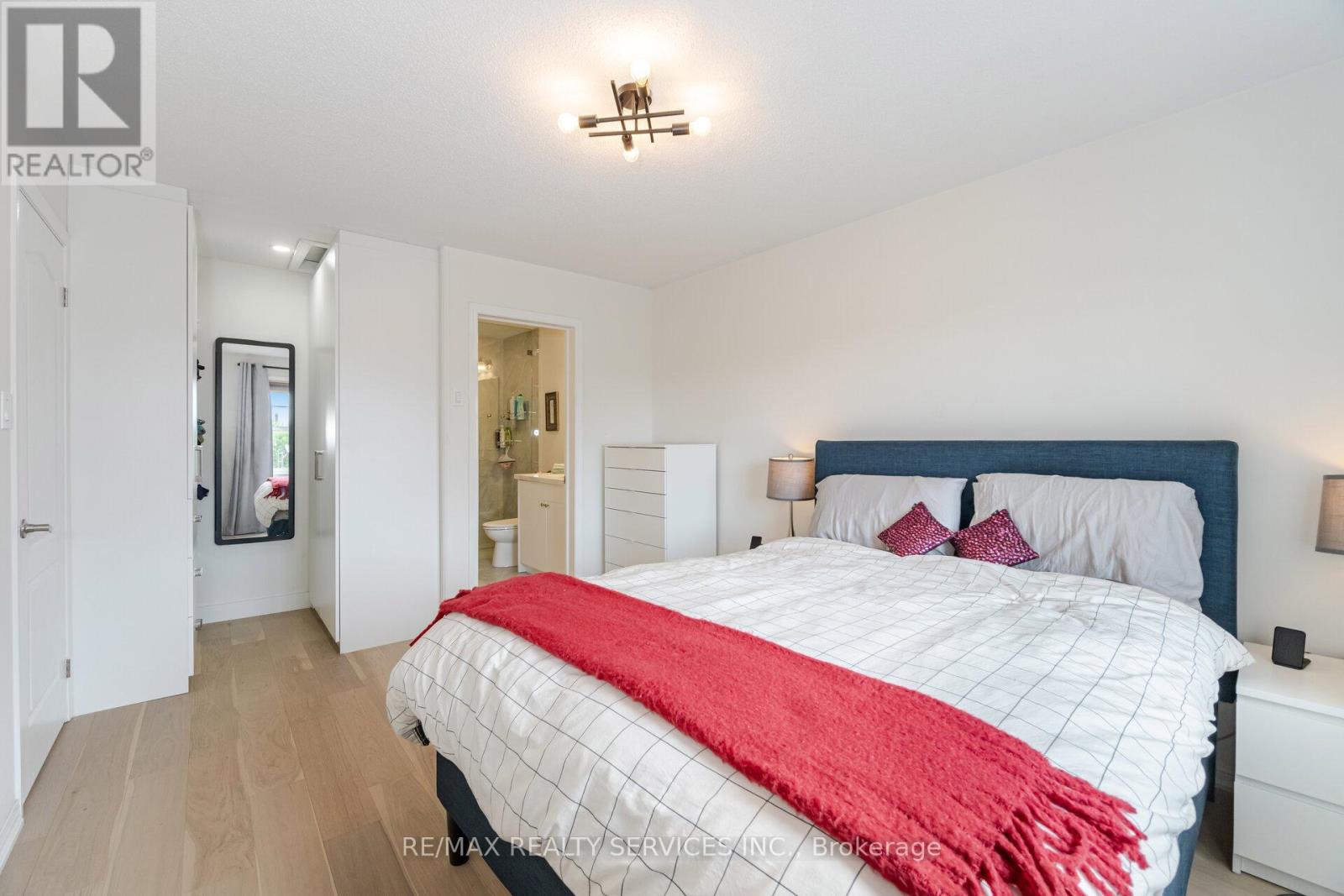 Photo 37 of 900 Brassard Circle, Milton ON